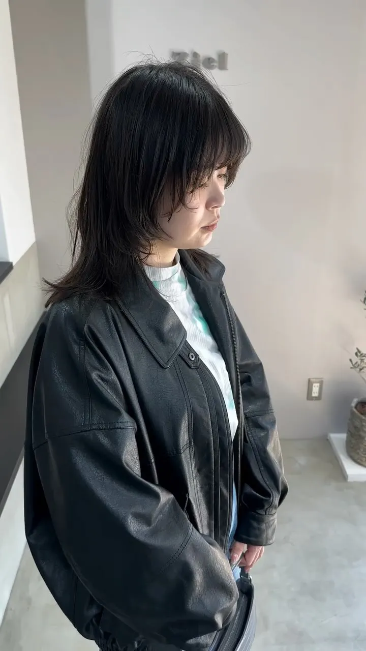 春は動きのあるヘアを