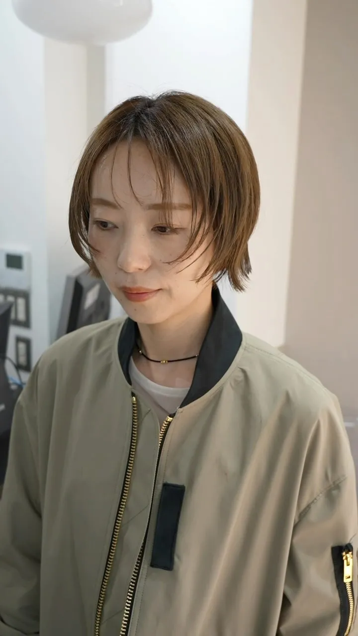 顔周りのレイヤーが可愛いミニボブ